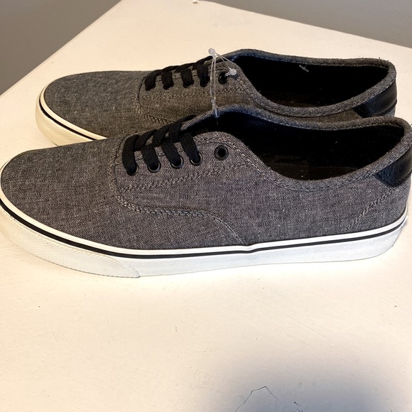 Men’s Old Navy Sneaker Shoes - Picture 1 of 4